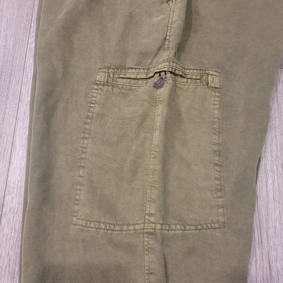Aerie Army green cargo joggers - Picture 5 of 8